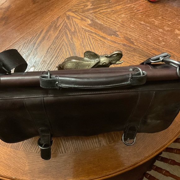 Solo Genuine Leather Multi Pocket Padded Computer Pocket Shoulder Crossbody Bag! - Picture 12 of 16